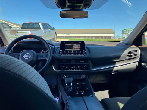 Used 2023 Nissan Rogue SV image 32