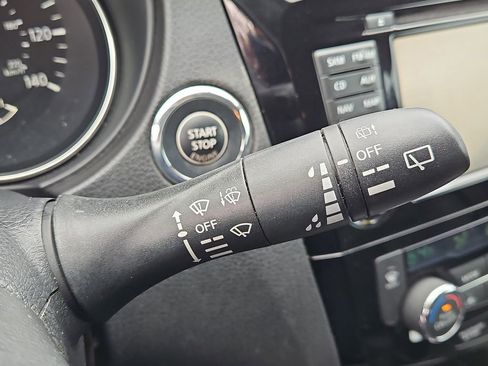 Used 2017 Nissan Rogue Sport SL image 23