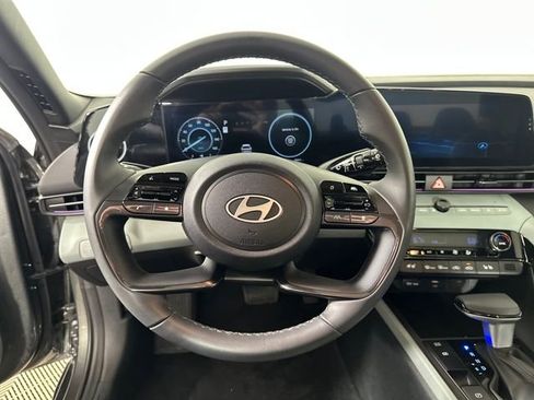 Certified 2025 Hyundai Elantra Limited image 31