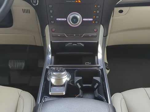 Used 2020 Ford Edge Titanium image 17