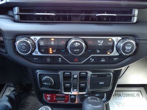 New 2026 Jeep Gladiator Mojave w/ Safety Group AWD/4WD image 22