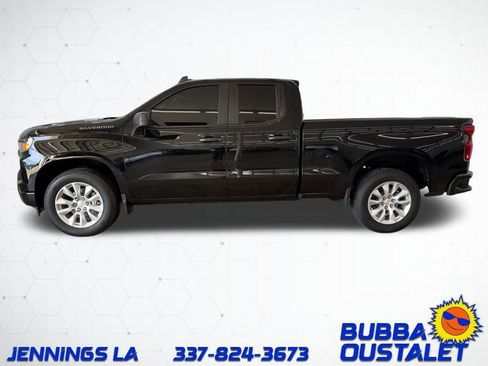 Used 2025 Chevrolet Silverado 1500 Custom image 2