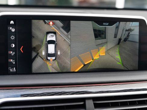 Used 2018 BMW 750i image 20