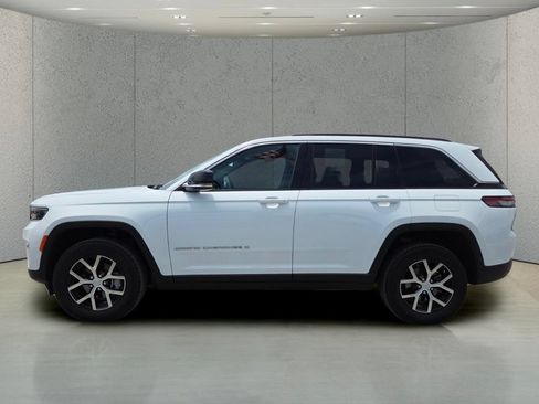 Used 2024 Jeep Grand Cherokee Limited AWD/4WD image 9