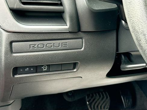 Used 2023 Nissan Rogue S image 11