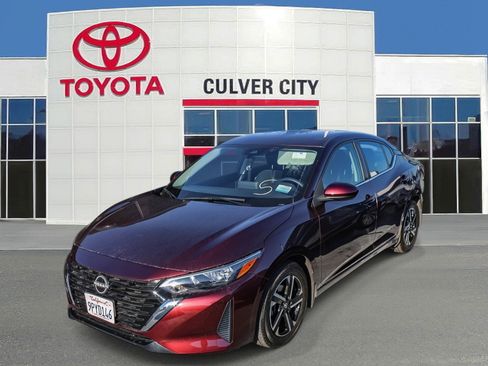 Used 2025 Nissan Sentra SV image 1