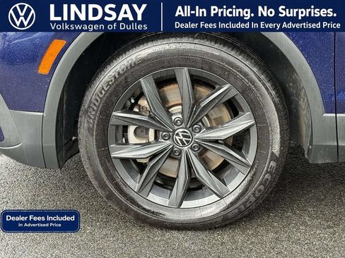 Used 2024 Volkswagen Tiguan SE w/ Panoramic Sunroof Package FWD image 8