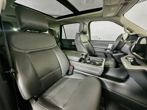 Used 2025 Ford Expedition Max Active AWD/4WD image 34