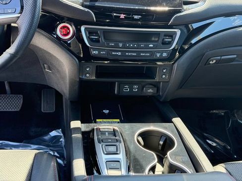 Certified 2024 Honda Passport Black Edition image 18