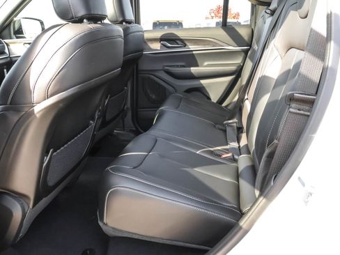 New 2025 Jeep Grand Cherokee Limited image 14