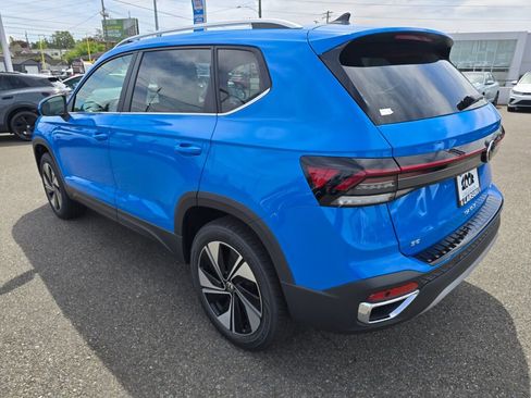 New 2026 Volkswagen Taos SE AWD/4WD image 5