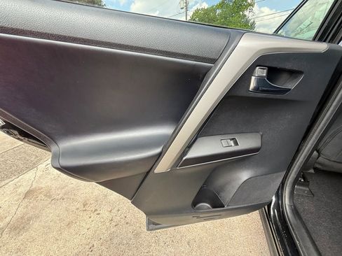 Used 2018 Toyota RAV4 XLE FWD image 21
