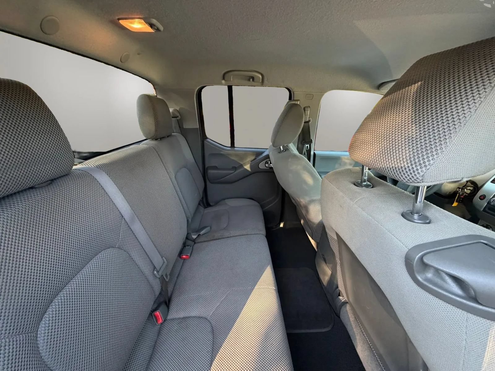 Used 2011 Nissan Frontier SV AWD/4WD image 27
