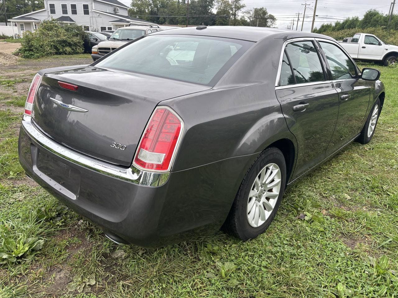 Used 2014 Chrysler 300 RWD image 5