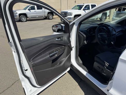 Used 2018 Ford Escape SE FWD image 21