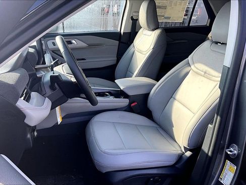 New 2026 Ford Explorer Active w/ Active Comfort Package image 9