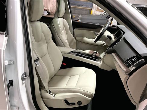 Used 2024 Volvo XC90 T8 Plus w/ Protection Package Premier image 7