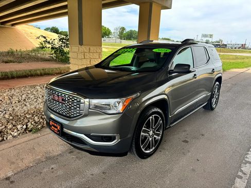 Used 2018 GMC Acadia Denali w/ Technology Package FWD image 7