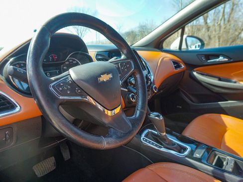 Used 2017 Chevrolet Cruze Premier FWD image 25