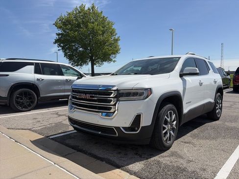 Used 2023 GMC Acadia SLT FWD image 1