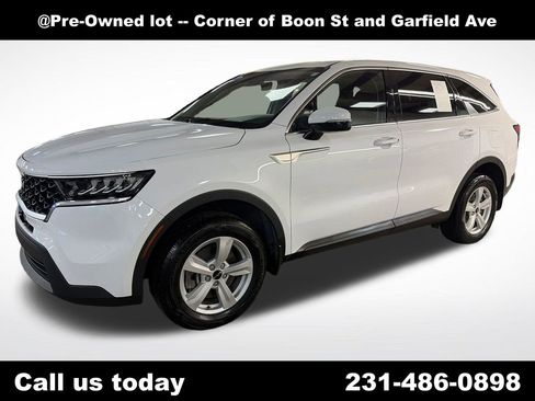 Used 2022 Kia Sorento LX AWD/4WD image 1