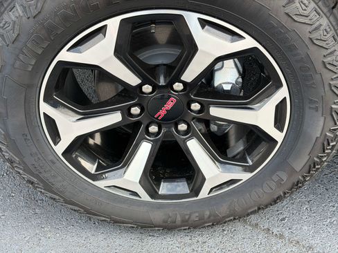 New 2026 GMC Yukon AT4 w/ Premium Trailering Package image 10