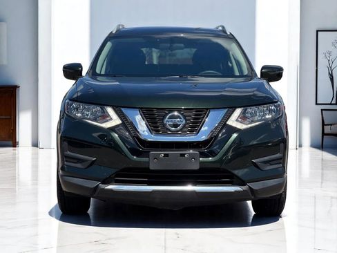 Used 2018 Nissan Rogue SV image 3