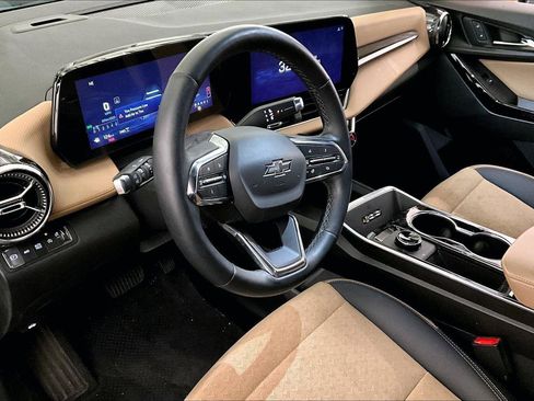 Used 2025 Chevrolet Equinox ACTIV w/ Safety and Technology Package image 12