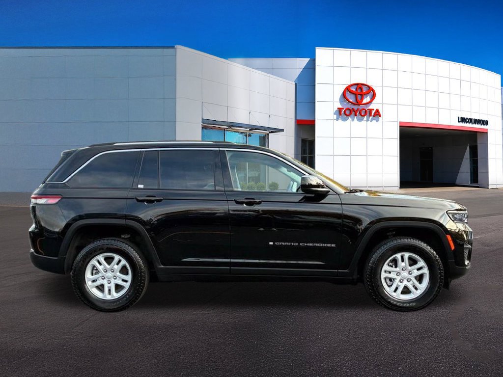 Used 2023 Jeep Grand Cherokee Laredo AWD/4WD image 8