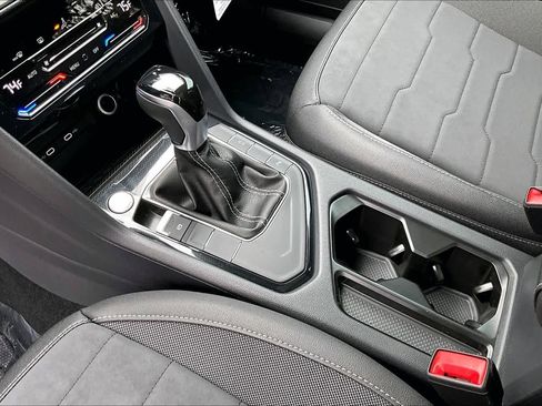 New 2026 Volkswagen Taos SE image 7