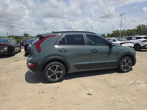 New 2026 Kia Niro EX FWD image 9