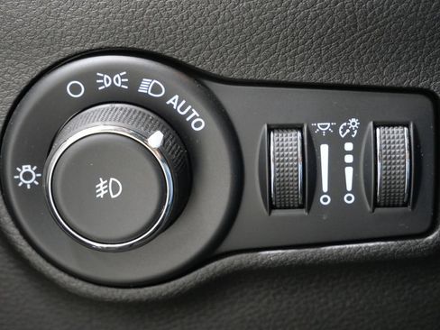 Used 2023 Jeep Compass Limited w/ Sun and Sound Group AWD/4WD image 15