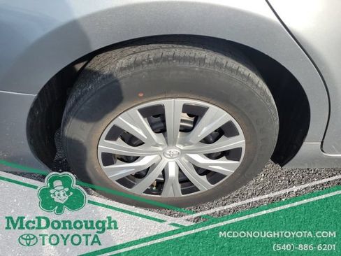 Used 2022 Toyota Camry LE FWD image 13