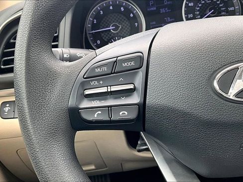 Used 2019 Hyundai Elantra SE image 25