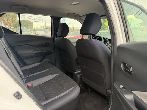 Used 2018 Nissan Kicks S FWD image 12