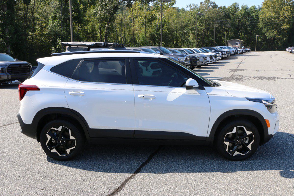 Used 2025 Kia Seltos EX AWD/4WD image 9