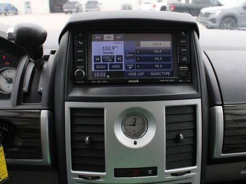 Used 2010 Chrysler Town & Country Touring FWD image 13