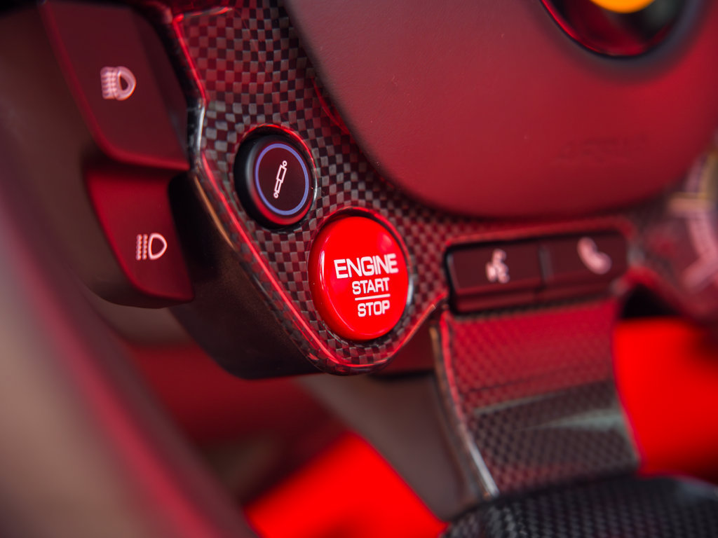 Used 2019 Ferrari 812 Superfast RWD image 10
