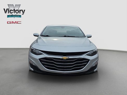 Used 2019 Chevrolet Malibu LT FWD image 2