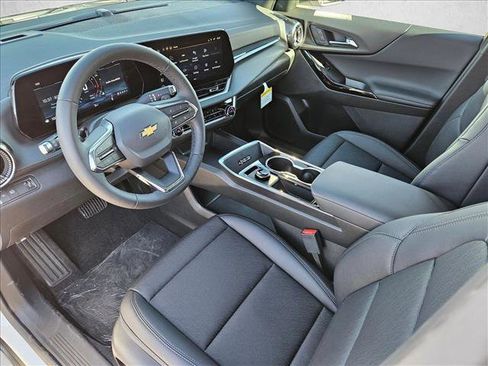New 2026 Chevrolet Equinox LT w/ Convenience Package II FWD image 3