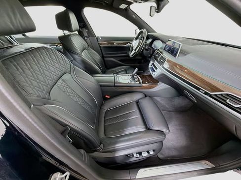 Used 2022 BMW 750i xDrive w/ M Sport Package AWD/4WD image 32