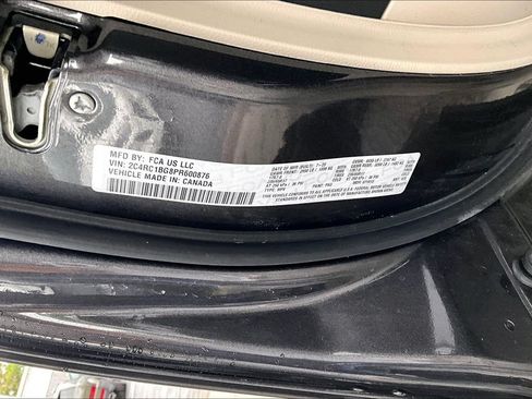 Used 2023 Chrysler Pacifica Touring-L FWD image 17