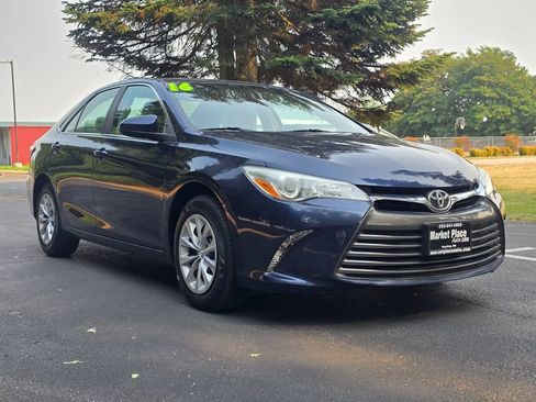 Used 2016 Toyota Camry LE FWD image 8