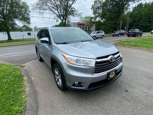 Used 2014 Toyota Highlander XLE image 7