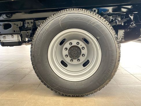 New 2026 Ford F350 XL w/ XL Chrome Package image 20