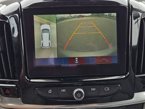 Used 2018 Chevrolet Traverse Premier w/ Driver Confidence II Package FWD image 18
