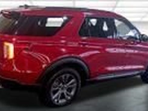 Used 2024 Ford Explorer XLT w/ Equipment Group 202A AWD/4WD image 15