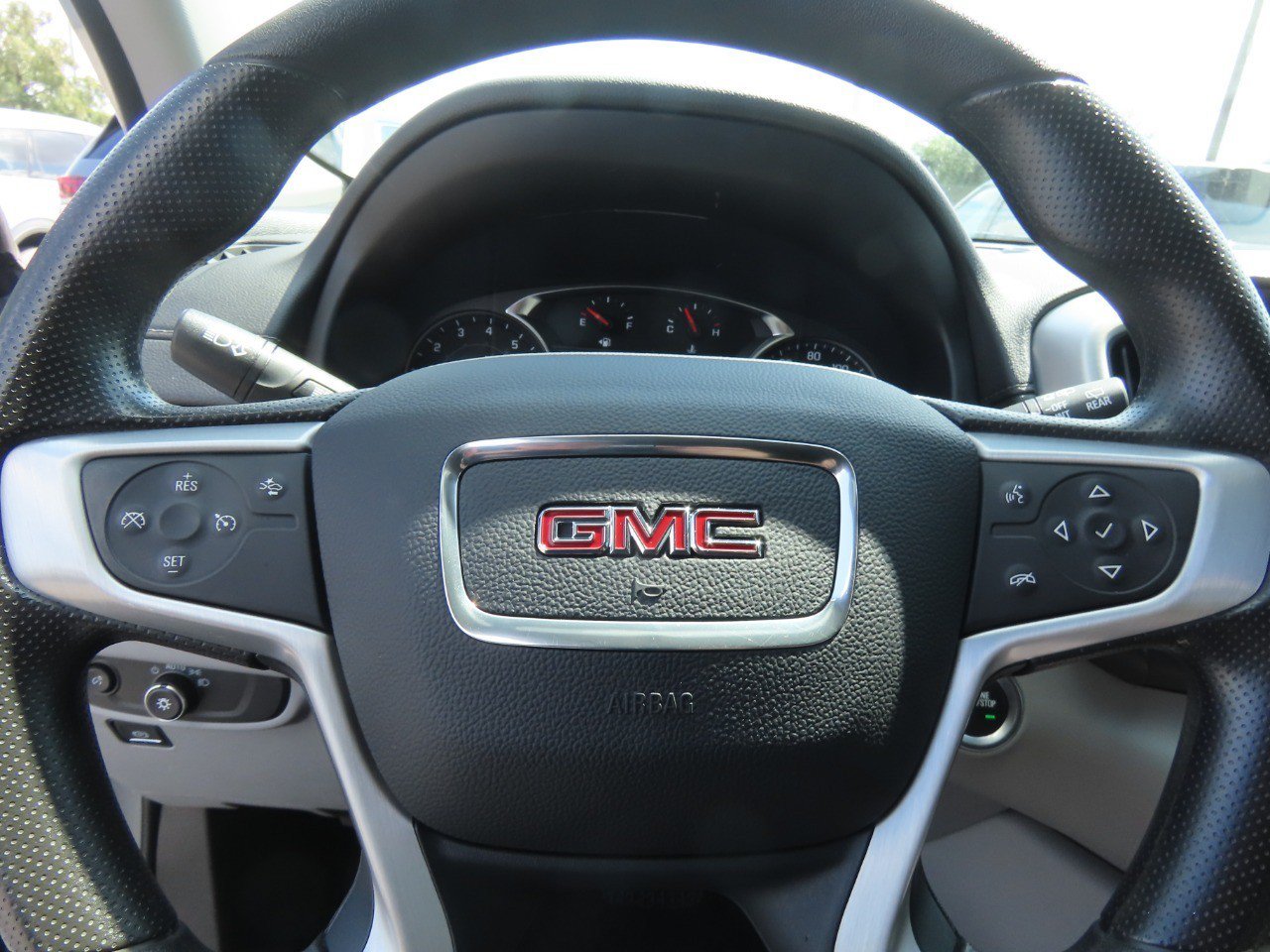 Used 2024 GMC Terrain SLE w/ Driver Convenience Package FWD image 28