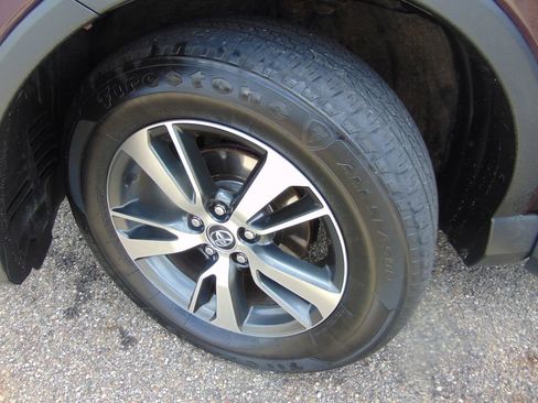 Used 2016 Toyota RAV4 XLE AWD/4WD image 23
