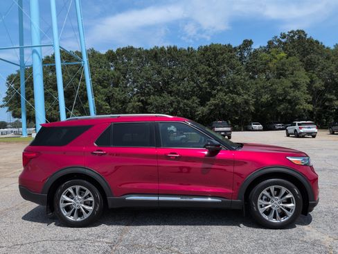 Certified 2022 Ford Explorer Limited w/ Equipment Group 301A RWD image 2